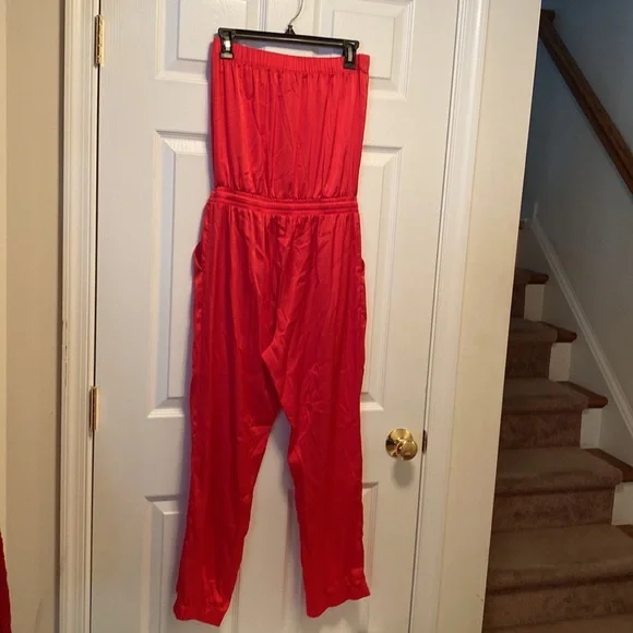 NWOT Arden B Strapless Jumpsuit…size S - Picture 2 of 4